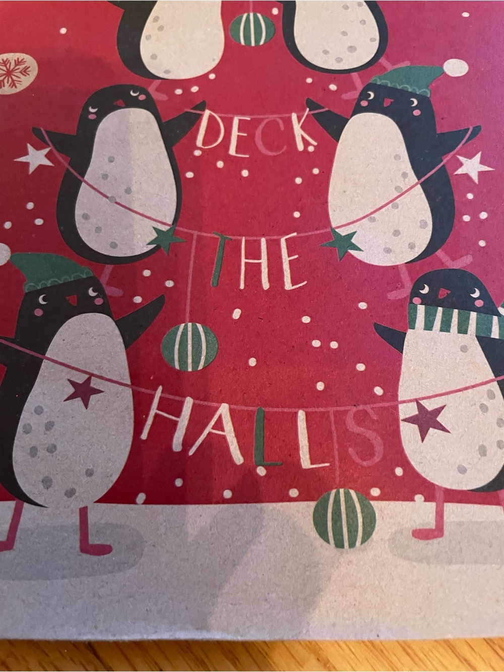 Holiday Gift Bags - Classic Christmas Design / Assorted patterns & sizes / 9 Bag - Picture 5 of 7